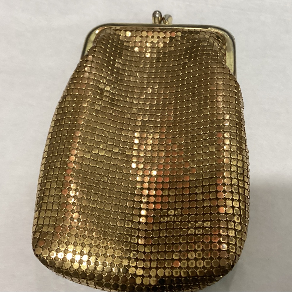 Vtg. Collectible gold mesh cigarette purse manufactured by Whiting & Davis